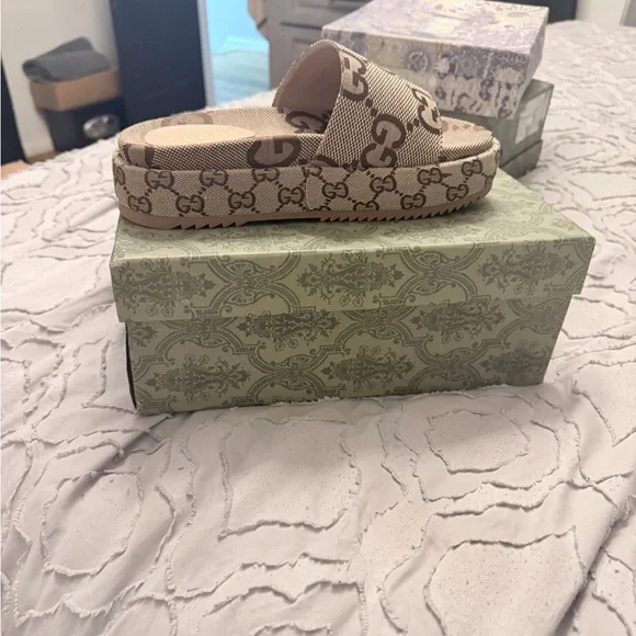 Gucci Beige and Brown GG Canvas Platform Slide - Picture 3 of 4